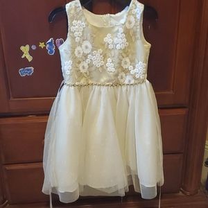 Little girl's dress
